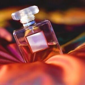 كيف تختار العطر المناسب لشخصيتك