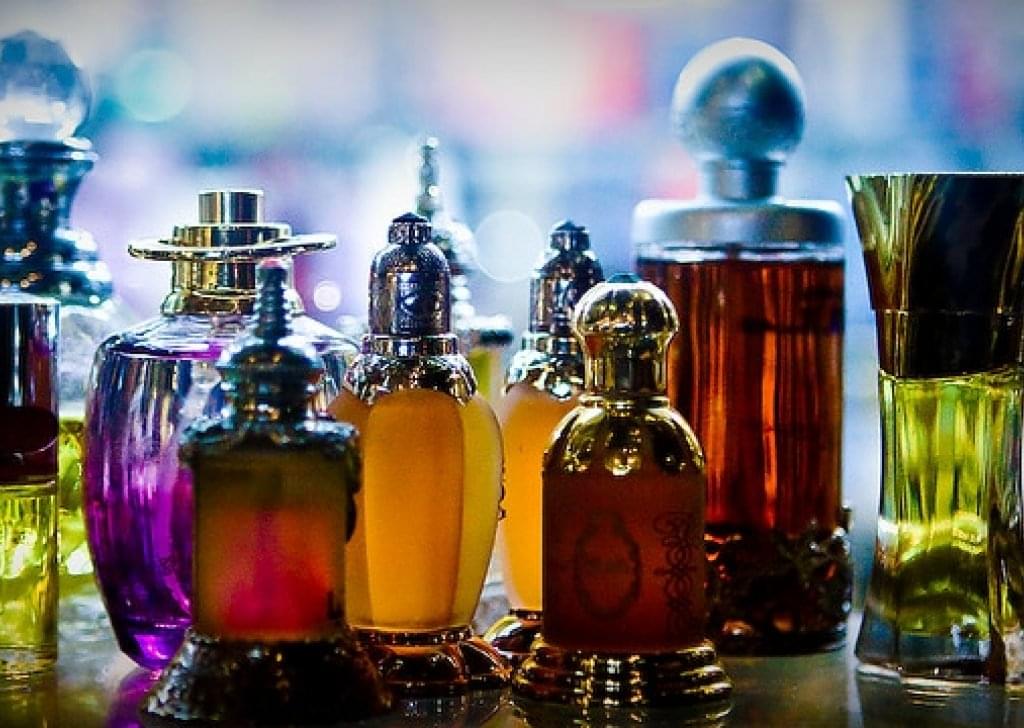 العطور الطبيعية