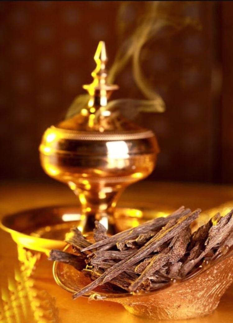 العطور الخشبية