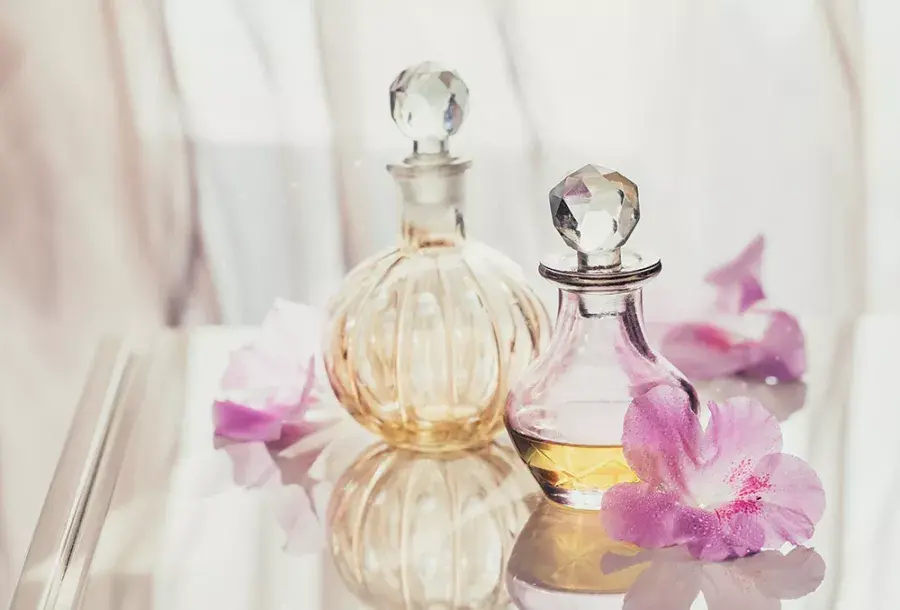 والفرق بين العطور الشرقية والغربية