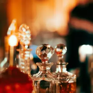 الرئيسية ما هو افضل اختيار والفرق بين العطور الشرقية والغربية: تعريف واستكشاف