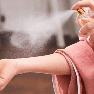 نصائح كيفيه اختيار عطر يناسب شخصيتك؟ اختيارك للعطر المناسب يعتبر خطوة مهمة في بناء هويتك العطرية والتي تبرز جاذبيتك وتعزز ثقتك استكشفى معانا